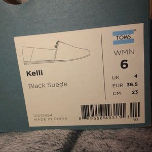 TOMS Women’s Kelli Black Suede Flats